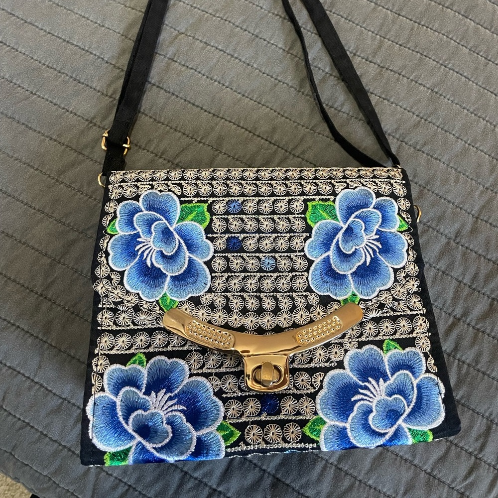 Mexican Traditional Embroidered Purse 
Blue Flower brand new unused